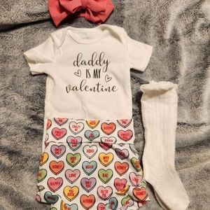 Tiny Toes Baby Co 12mo 2-piece Valentine outfit with bow and socks